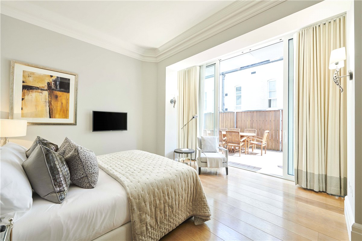 3 bedroom Flat, Duke Street, Mayfair, W1K - Available, Image 4