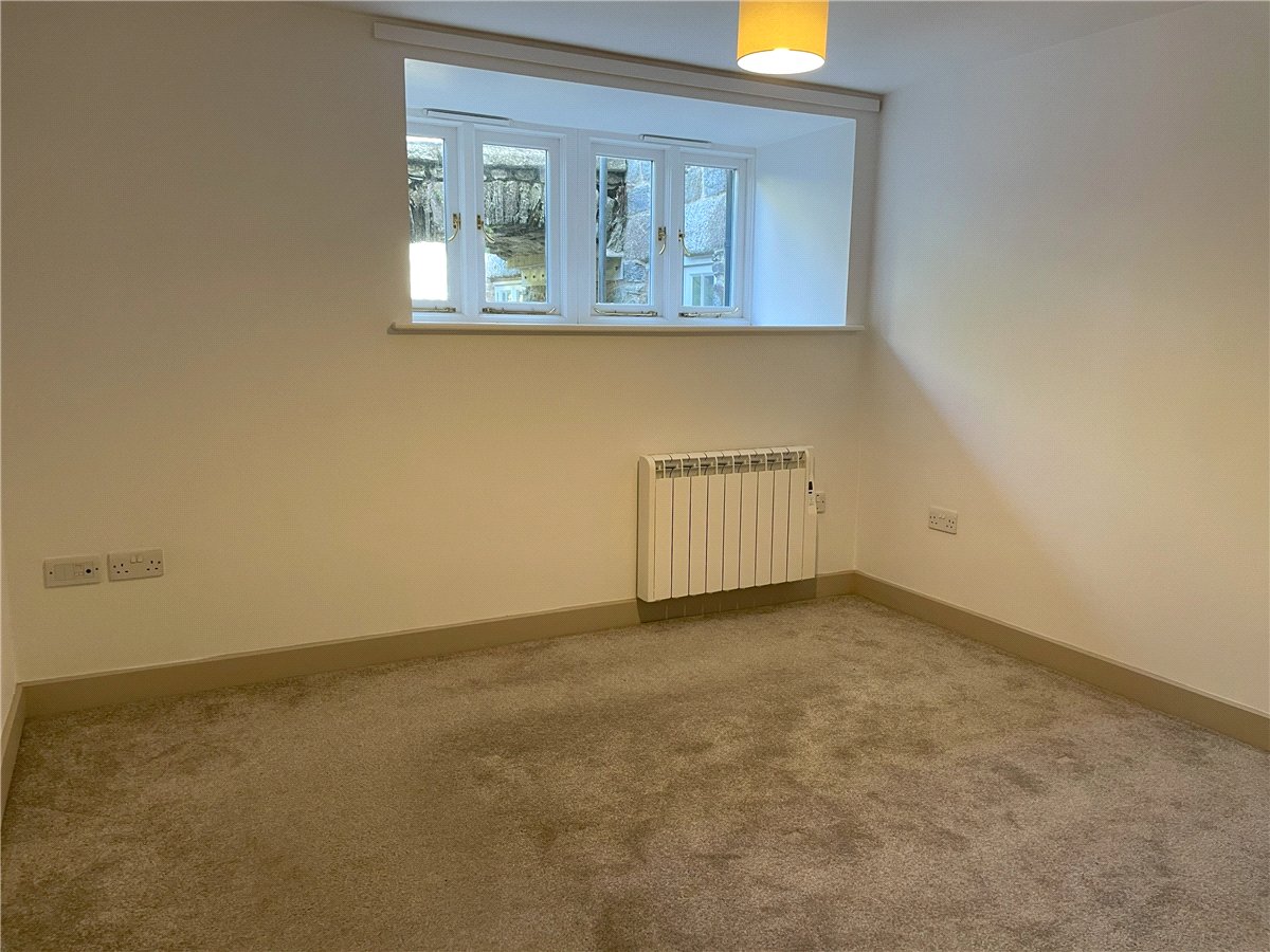 3 bedroom Flat, St. Gluvias, Penryn, TR10 - Available, Image 6