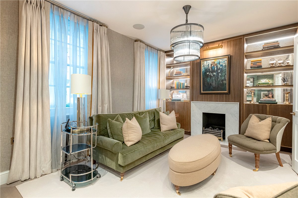 3 bedroom Maisonette, Shepherd Street, Mayfair, W1J - Available