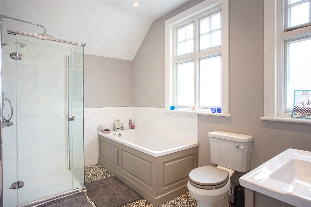 4 bedroom House, Reading Road, Sherfield-on-Loddon, RG27 - Available, Image 2