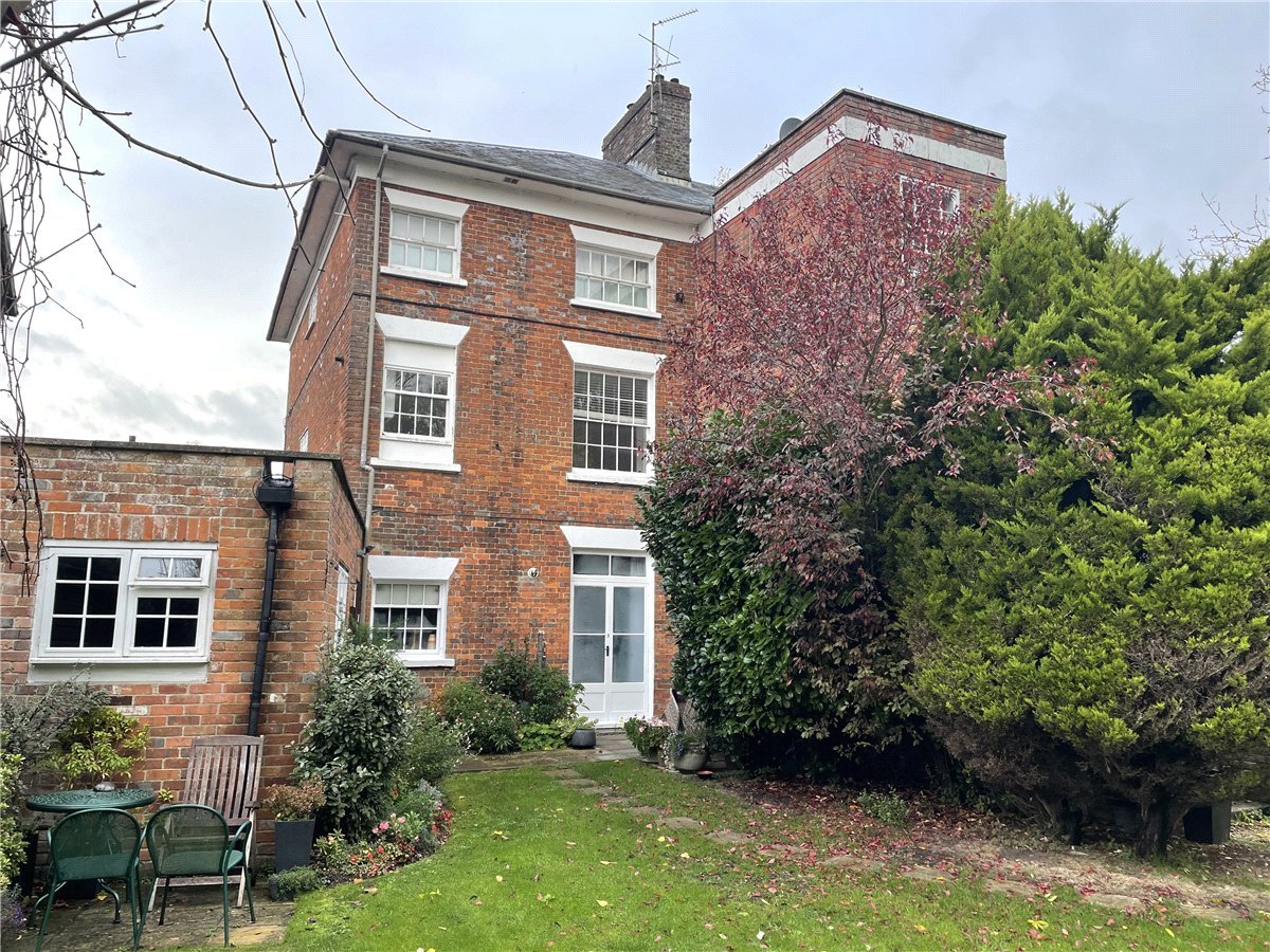 2 bedroom Flat, Charnham Court, Hungerford, RG17 - Sold STC, Image 8