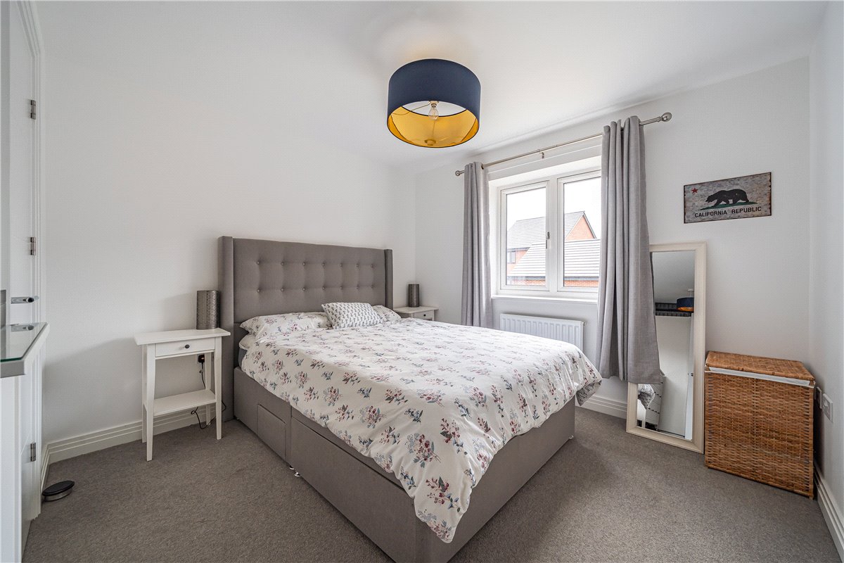 3 bedroom House, Fearnley Close, Glebe Farm, MK17 - , Image 8
