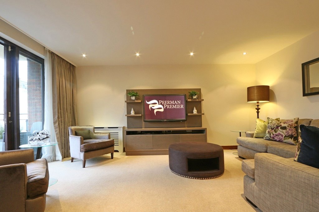 3 bedroom Flat, Kingston House South, Ennismore Gardens, SW7 - Available, Image 1