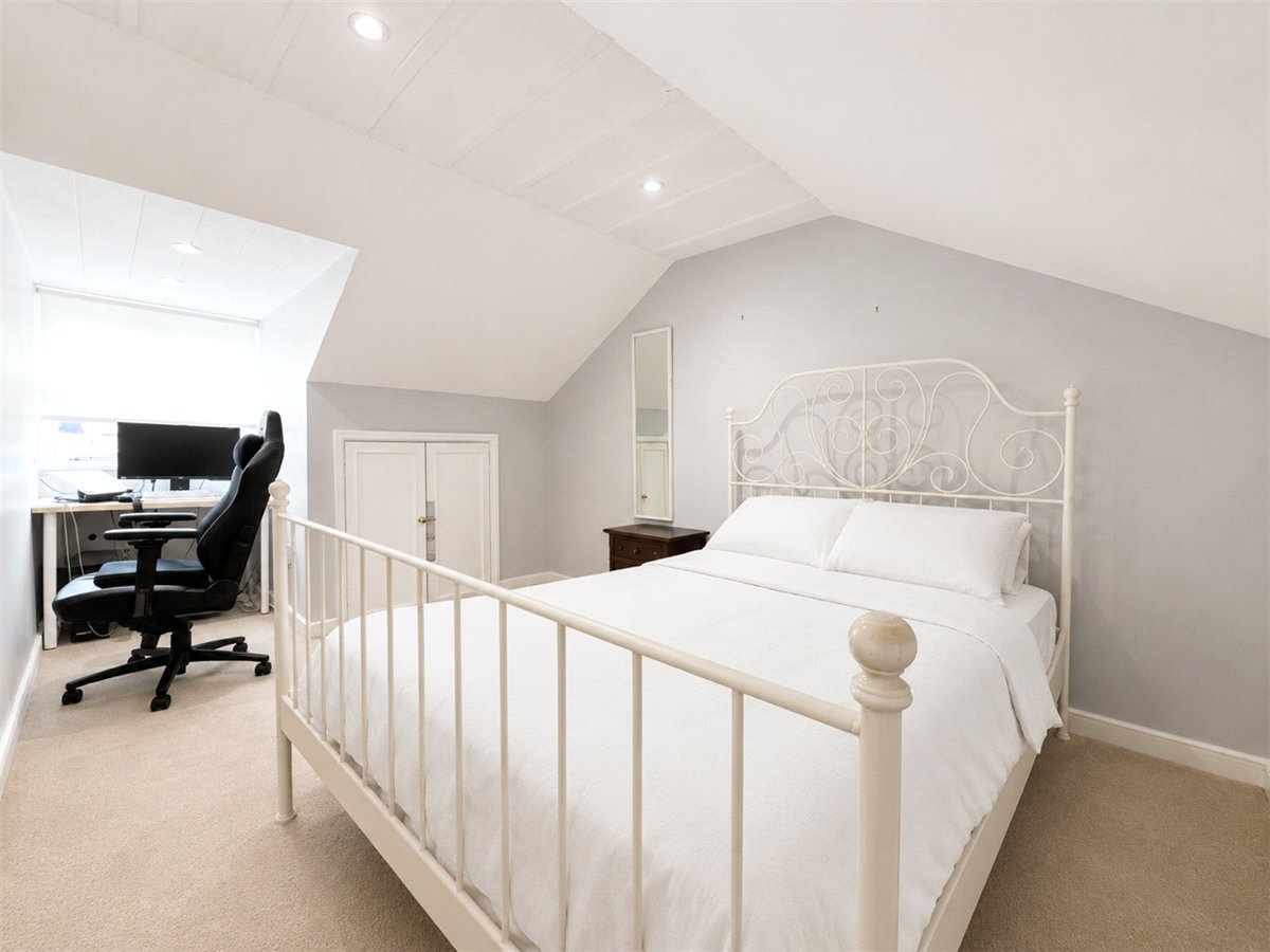 4 bedroom House, Eastgate Street, Winchester, SO23 - , Image 8