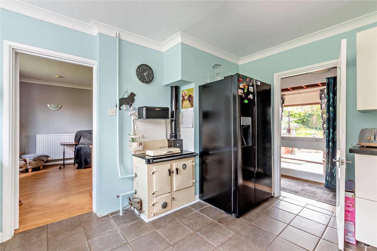 2 bedroom Bungalow, Sheepdrove Road, Lambourn, RG17 - Available, Image 4