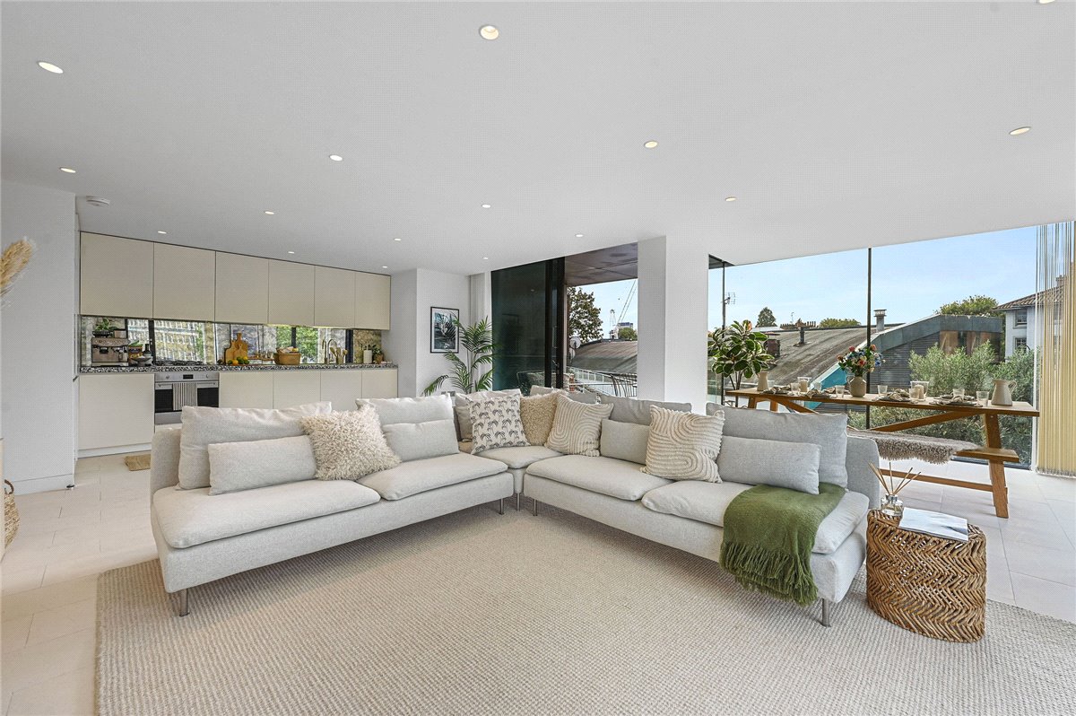 3 bedroom Flat, Latitude House, Oval Road, NW1 - Available