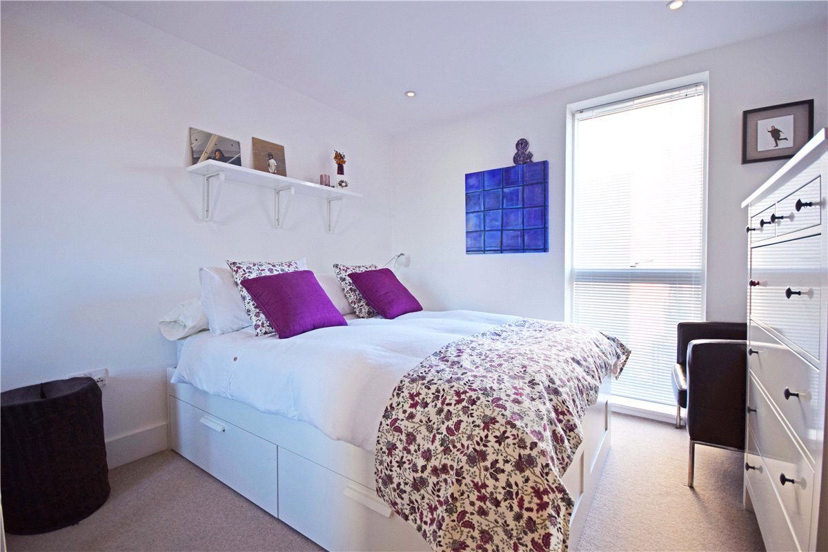 2 bedroom Flat, Newton Court, Kingsley Walk, CB5 - Available, Image 5