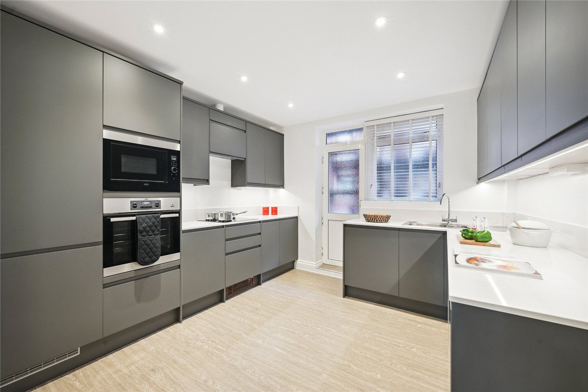 3 bedroom Flat, Stafford Court, Kensington High Street, W8 - Available, Image 5