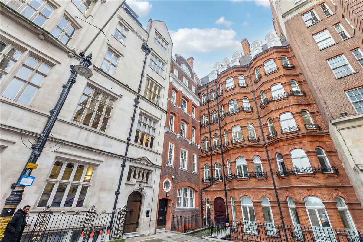 3 bedroom Maisonette, Stratton Street, Mayfair, W1J - Available, Image 1