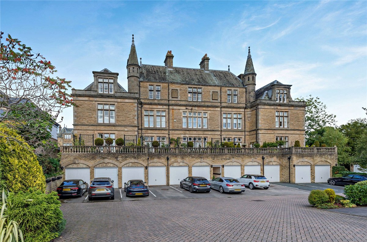 3 bedroom Flat, Apartment 12, Ellis House, Ellis Court, HG1 - Available