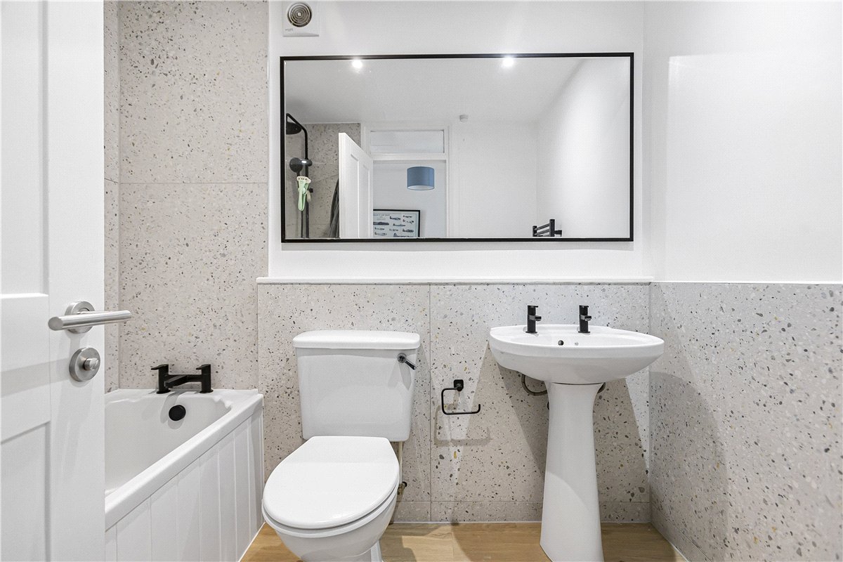 2 bedroom Flat, Harefields, Oxford, OX2 - , Image 9