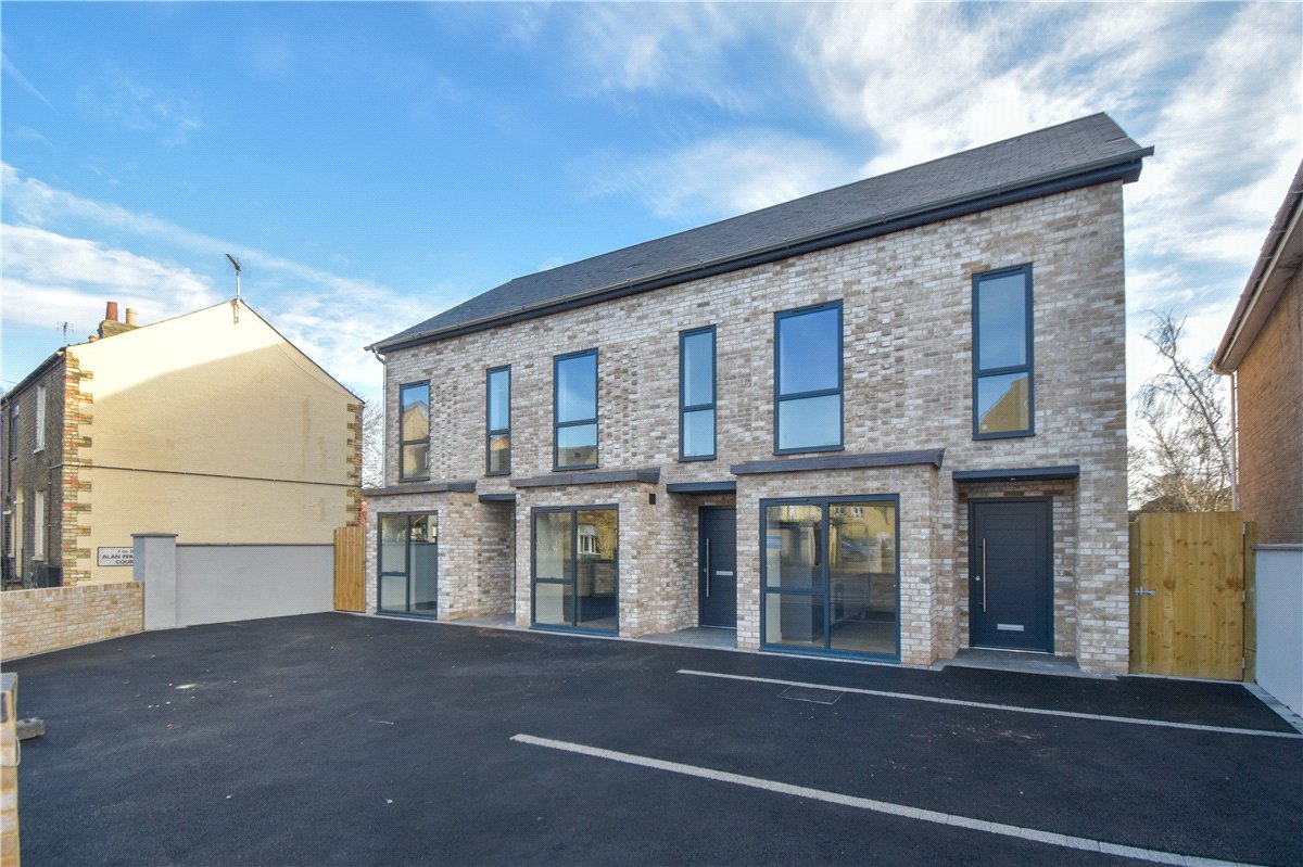 2 bedroom House, High Street, Chesterton, CB4 - Available