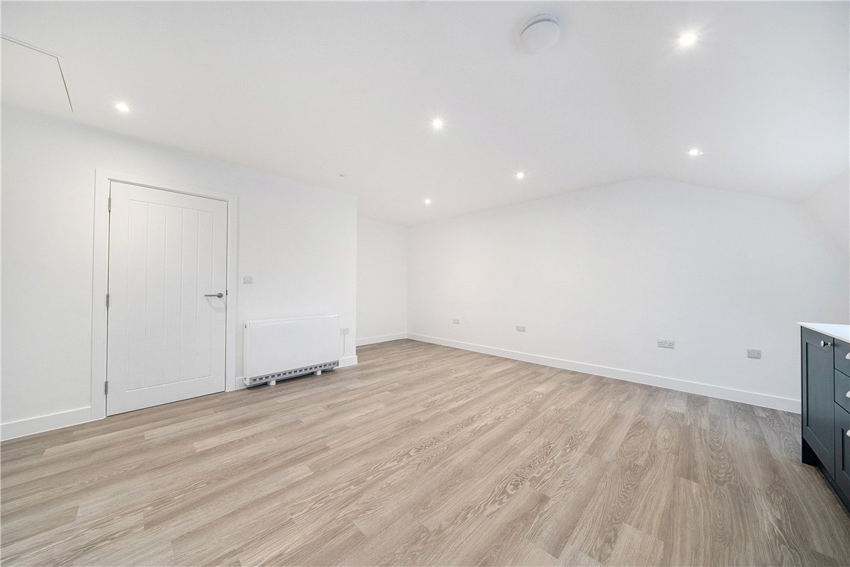 2 bedroom Flat, Palace Yard Mews, Bath, BA1 - Let Agreed, Image 1