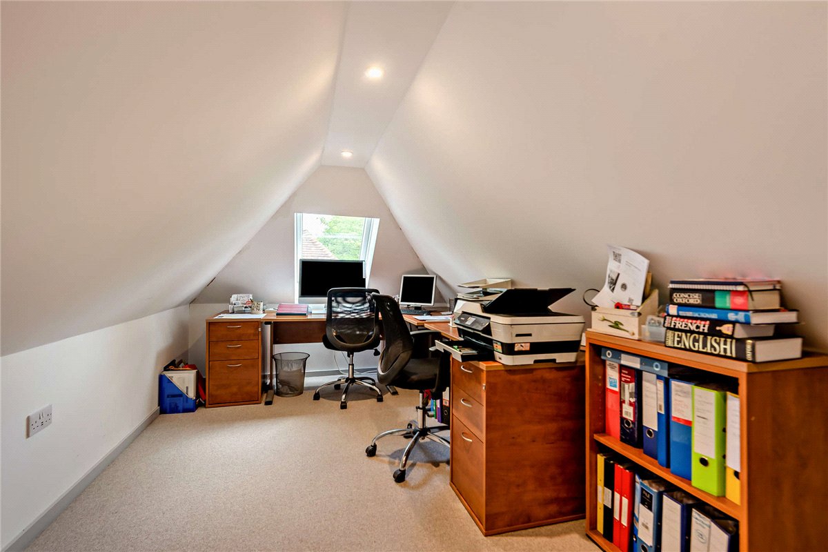 3 bedroom House, Fox's Lane, Kingsclere, RG20 - Available, Image 9