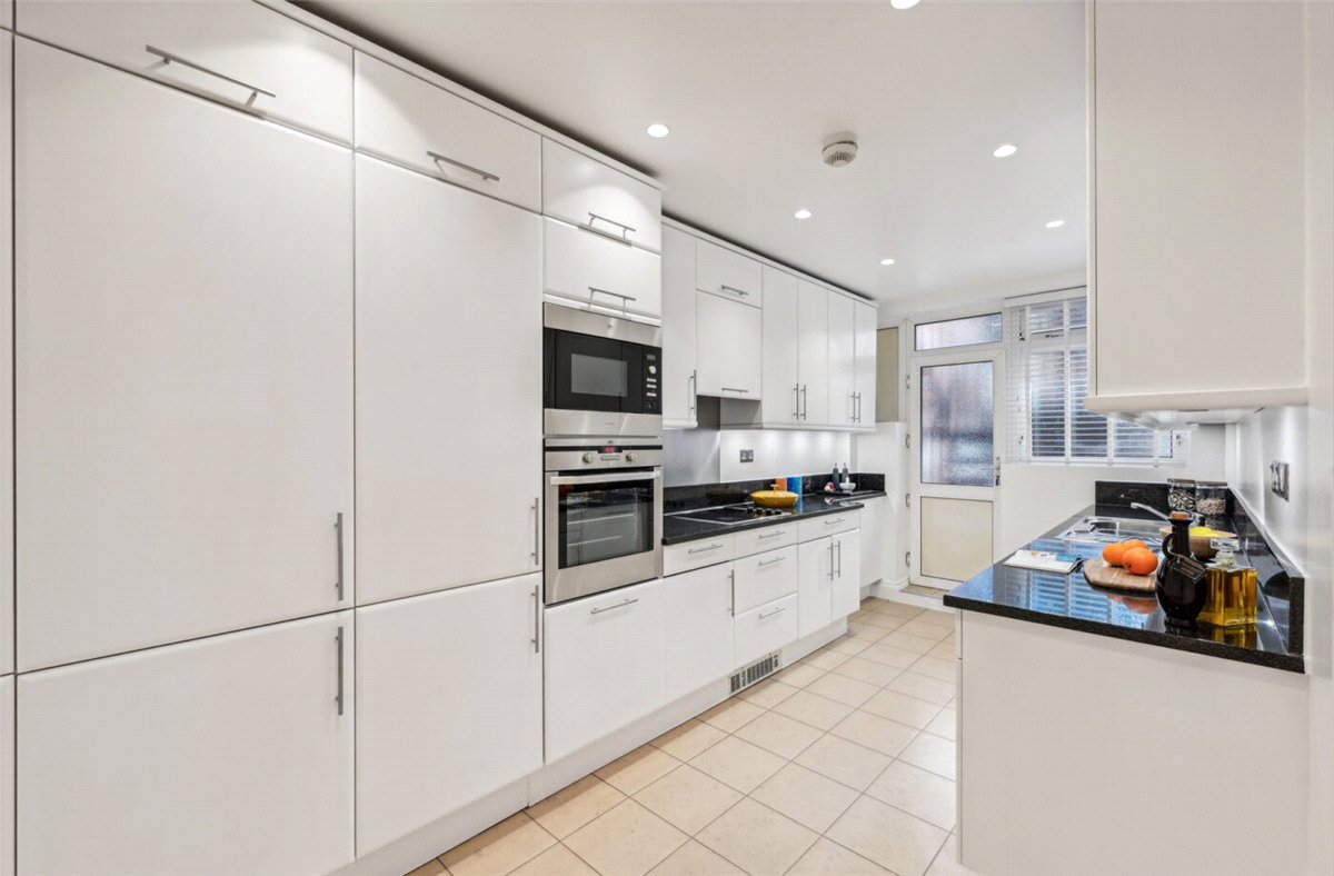 4 bedroom Flat, St Georges Court, Gloucester Road, SW7 - Available, Image 4
