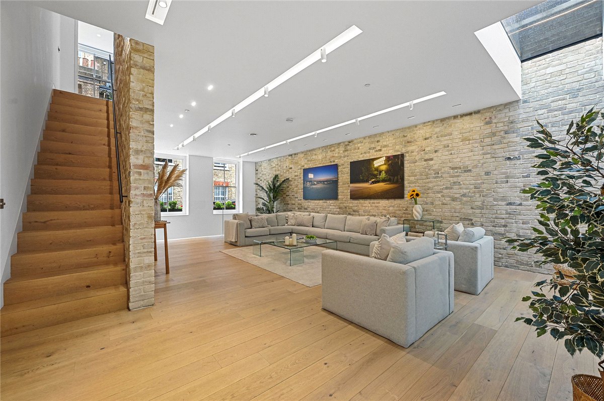 3 bedroom House, Bingham Place, London, W1U - Available