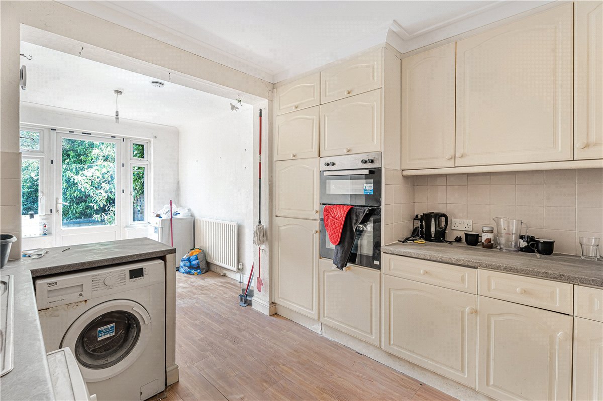 2 bedroom Bungalow, Herlwyn Avenue, Ruislip, HA4 - Available, Image 3