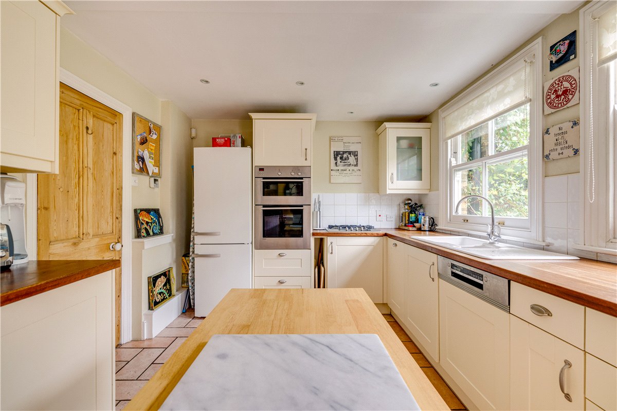 3 bedroom House, First Avenue, London, SW14 - Available, Image 4