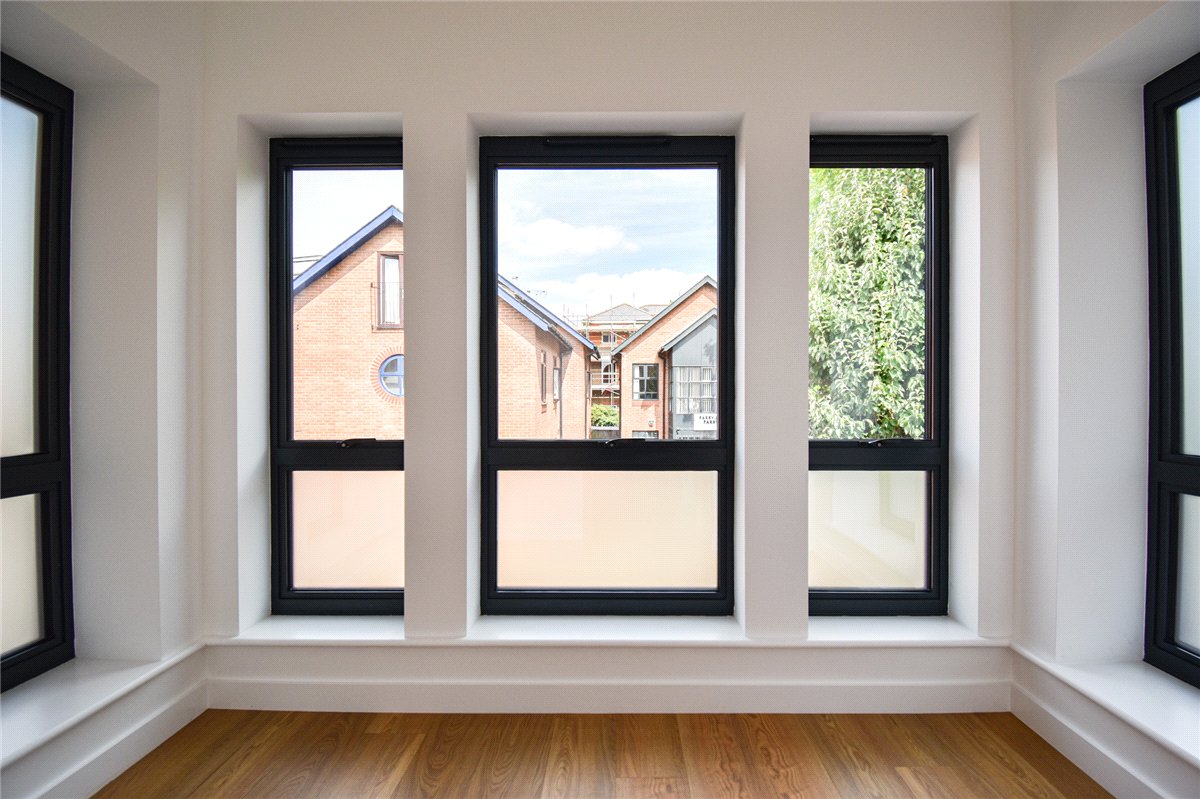 2 bedroom Flat, Wellington Court, Wellington Street, CB1 - Available, Image 5