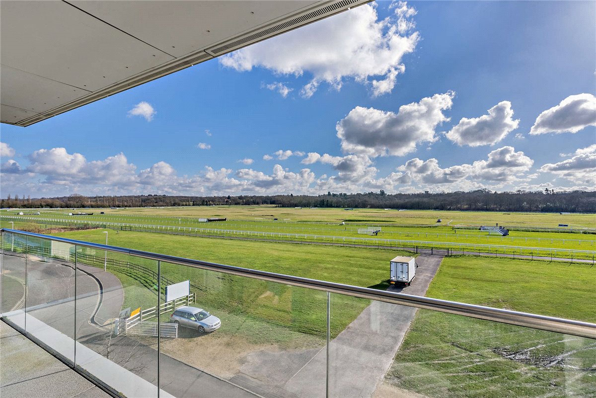 2 bedroom Flat, Kingman Way, Newbury, RG14 - Available, Image 1