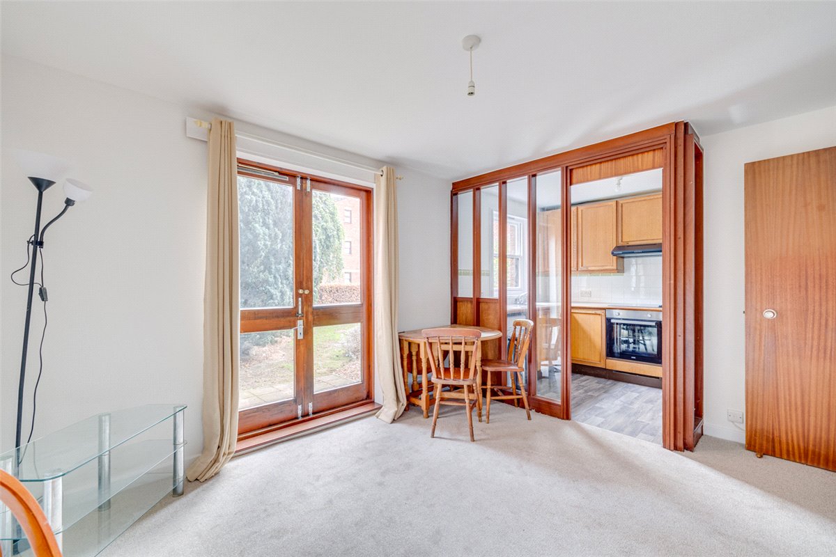1 bedroom Flat, Mayfield Road, London, W12 - Let Agreed