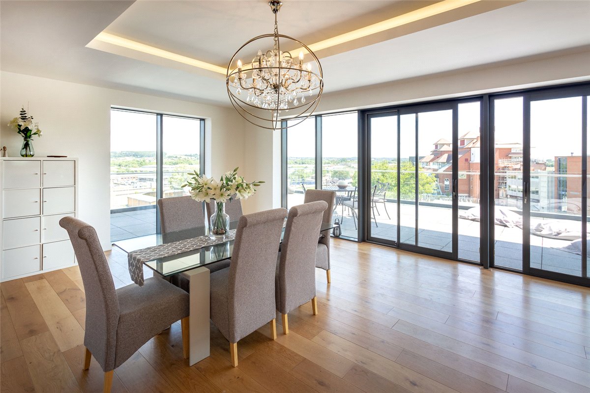 3 bedroom Flat, Chatham House, Racecourse Road, RG14 - Available, Image 7