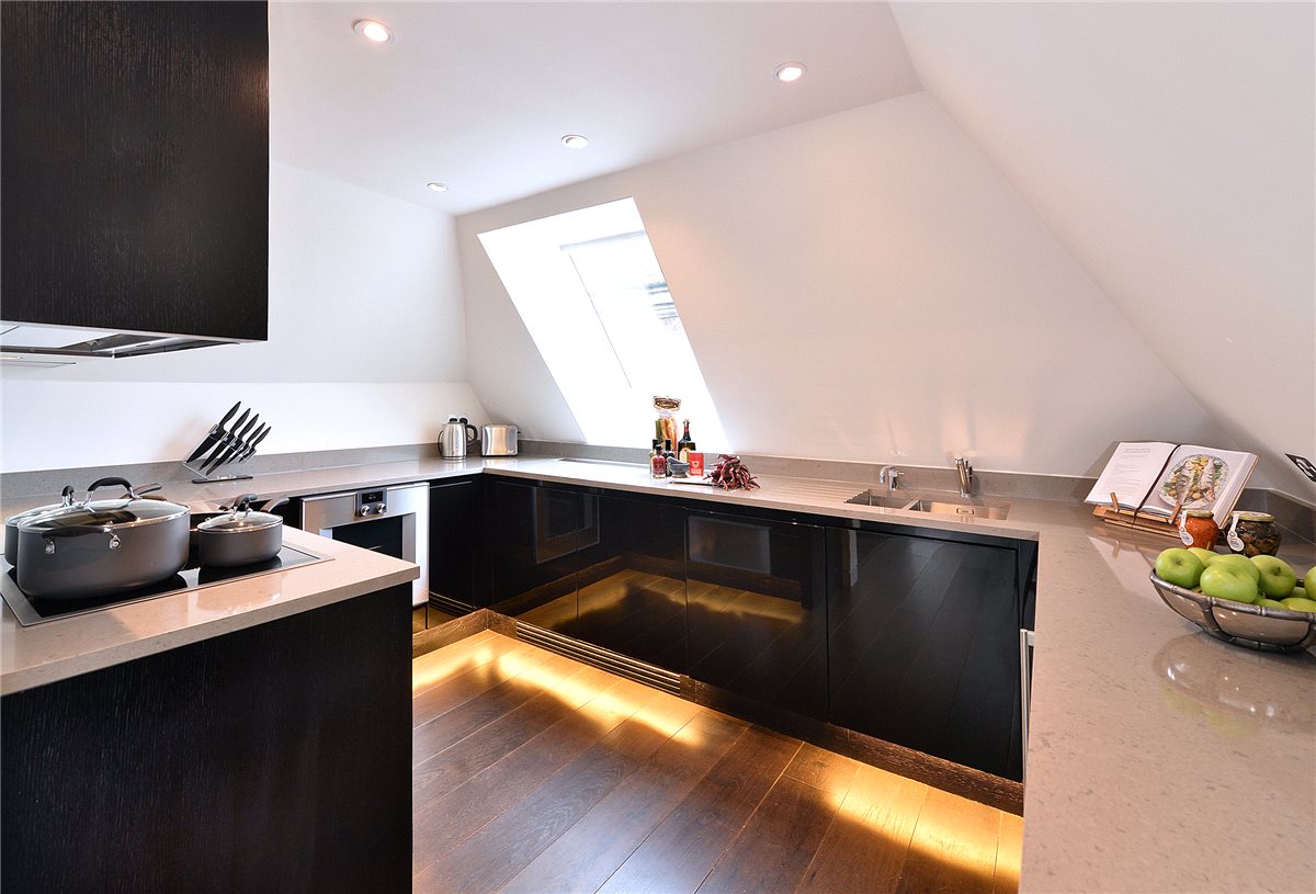 2 bedroom Flat, Duke Street, Mayfair, W1K - Available, Image 1