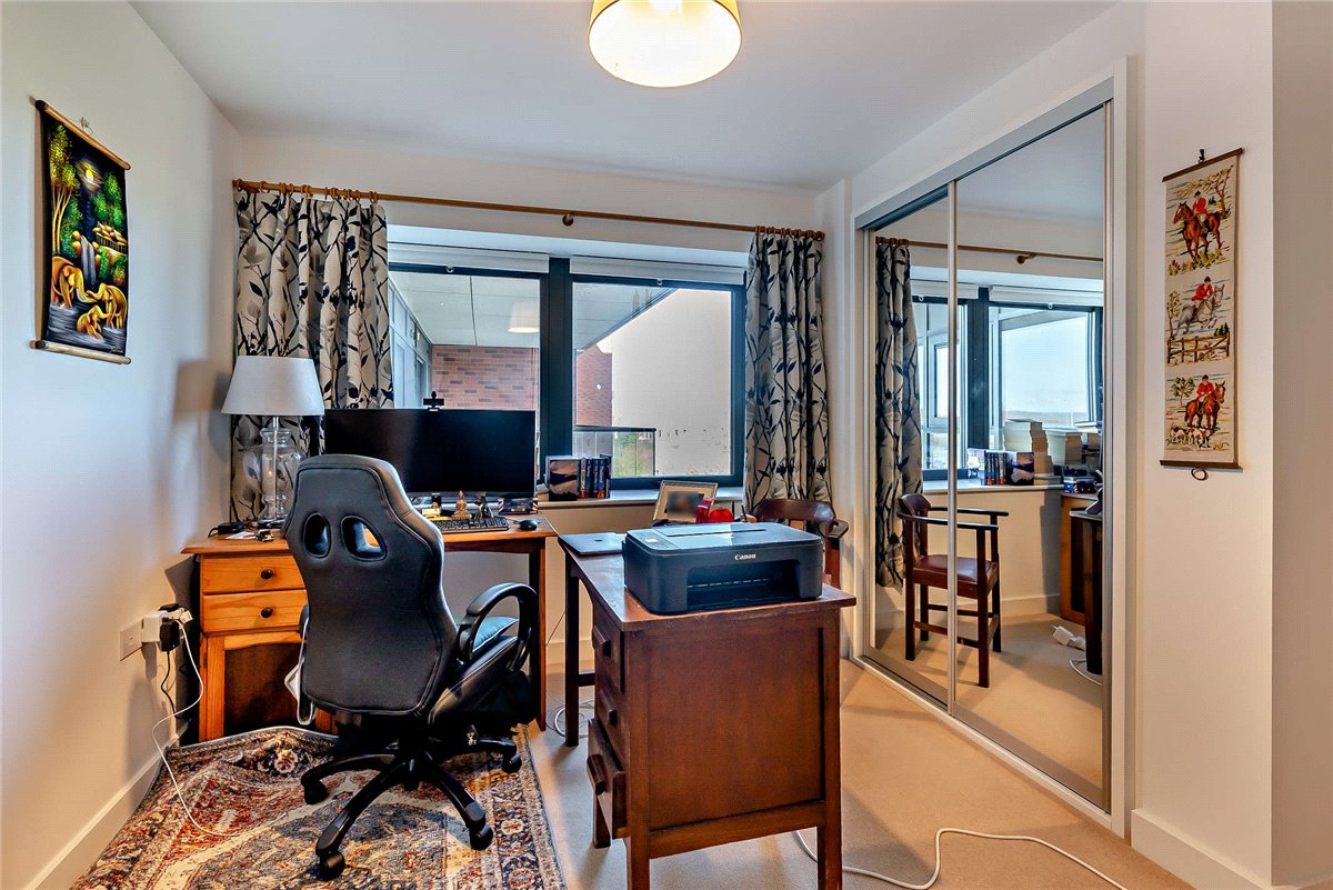 2 bedroom Flat, Kingman Way, Newbury, RG14 - Available, Image 8