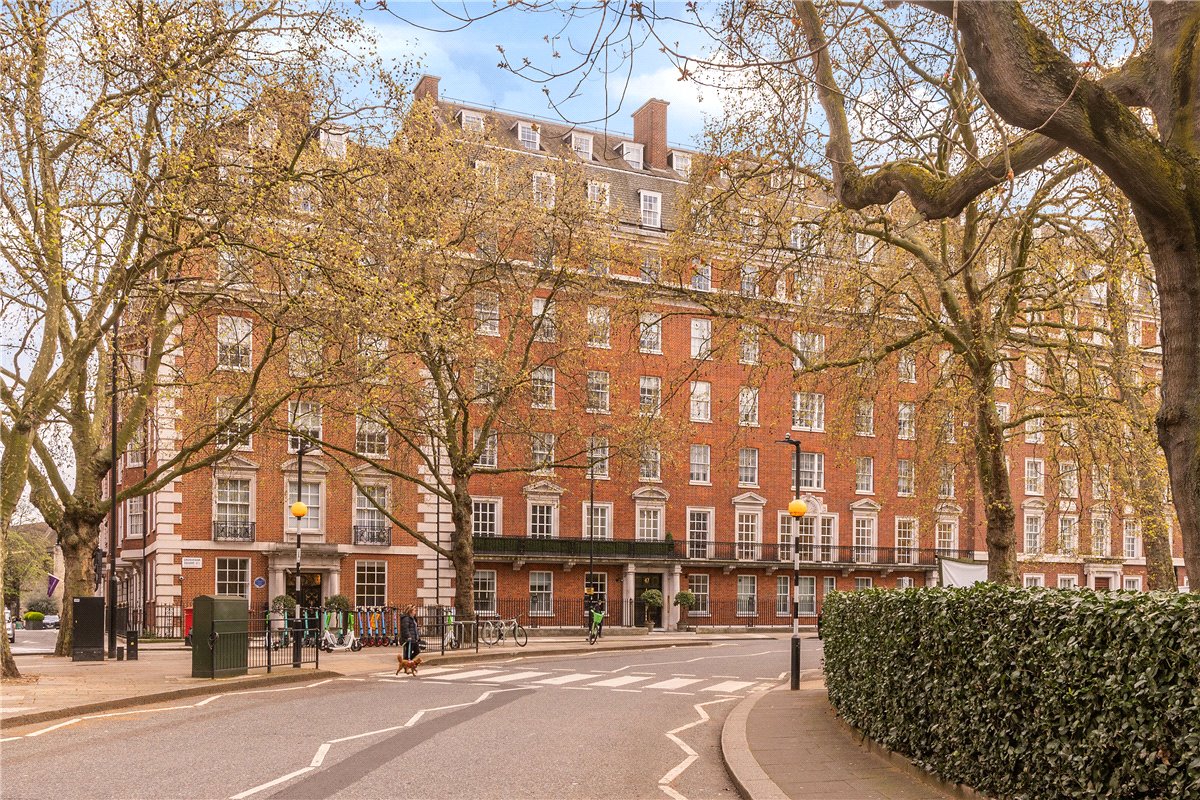 3 bedroom Flat, Grosvenor Square, Mayfair, W1K - Available