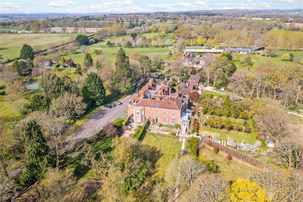 5 bedroom House, Stockcross, Newbury, RG20 - Available, Image 1