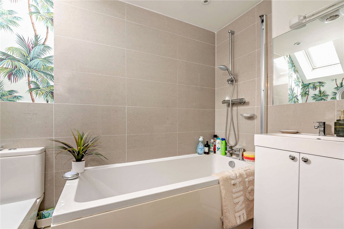 4 bedroom House, Edwards Hill, Lambourn, RG17 - Available, Image 15