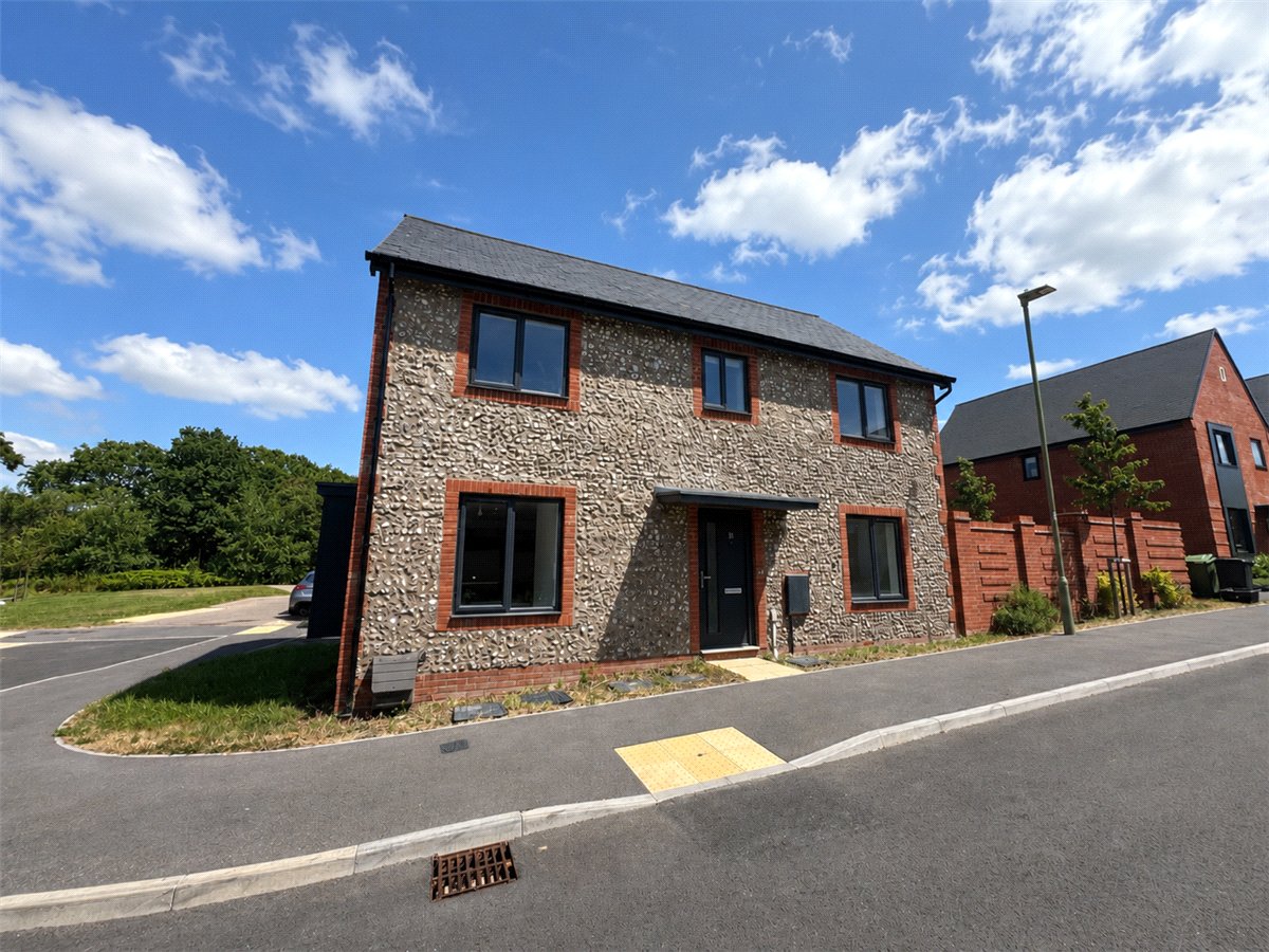 4 bedroom House, Flagpond Road, Whiteley, PO15 - Available
