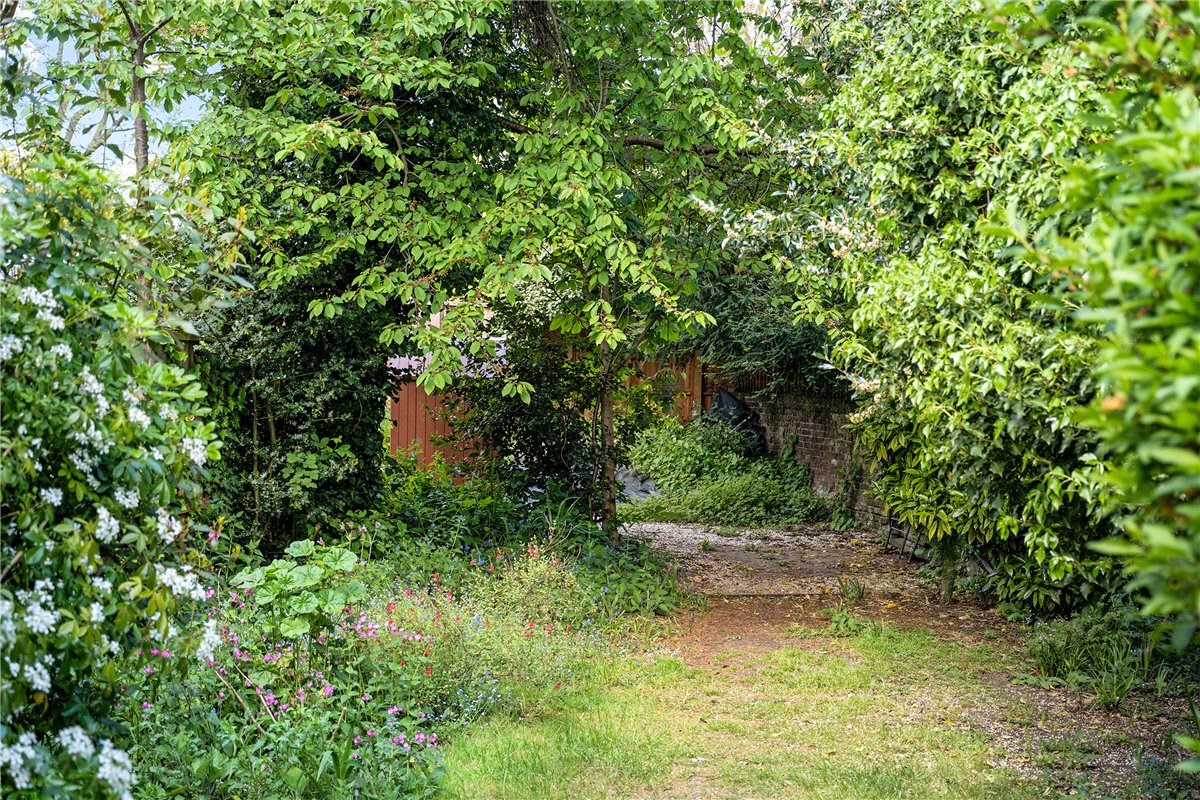 2 bedroom Flat, North Side Wandsworth Common, London, SW18 - Available, Image 10