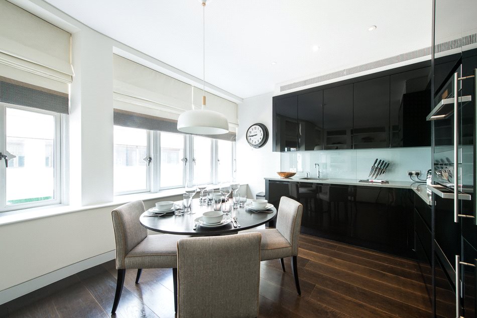 2 bedroom Flat, Duke Street, Mayfair, W1K - Available, Image 5