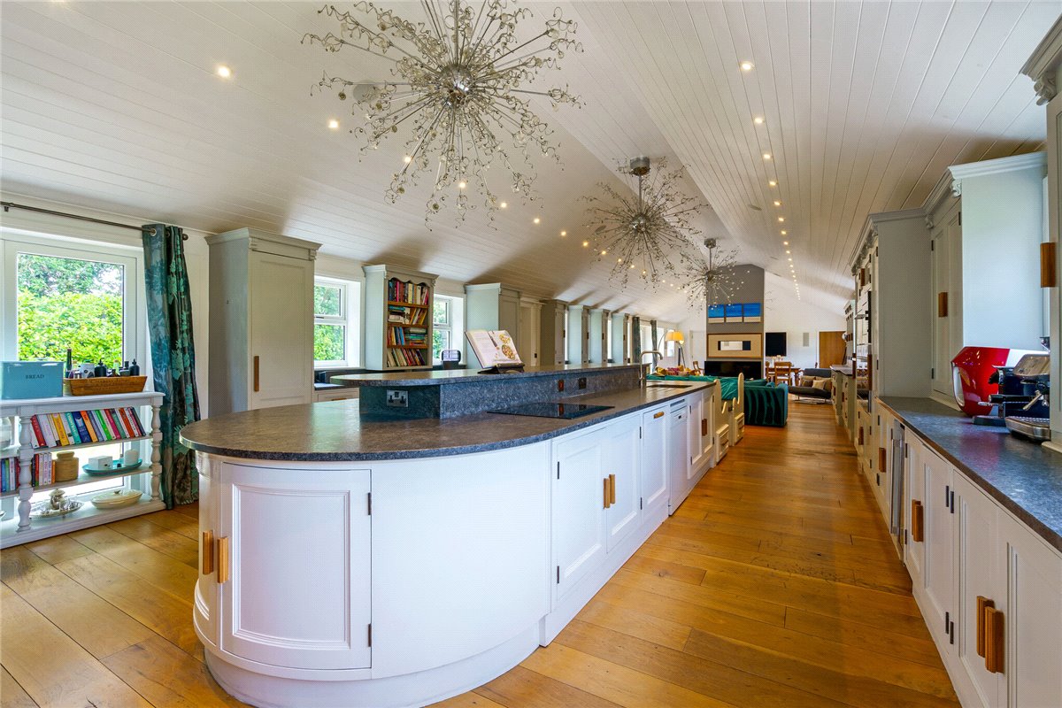 6 Bedroom Single Family Home/House's Image 20