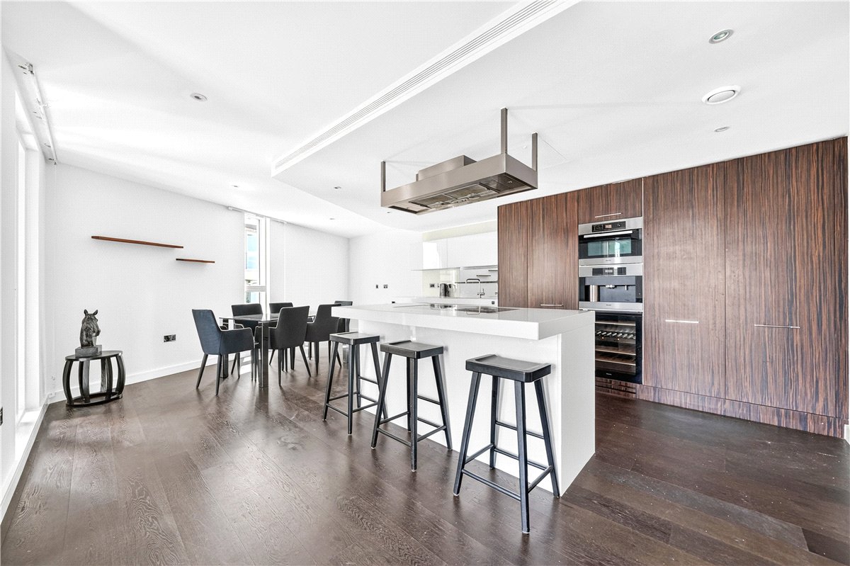 3 bedroom Flat, Gatiff Road, Pimlico, SW1W - Available, Image 2