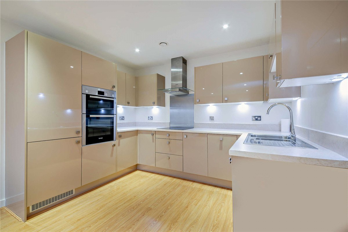 2 bedroom Flat, West Street, Newbury, RG14 - Available, Image 4