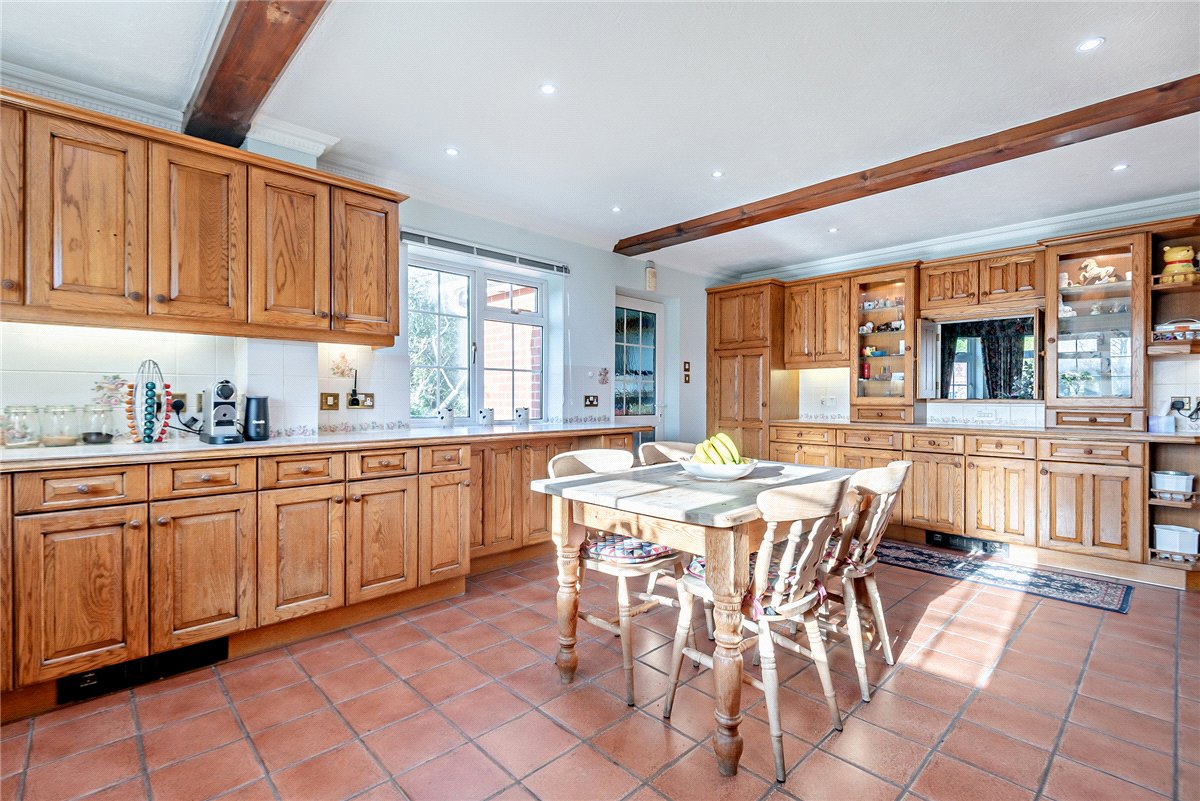 5 bedroom House, Fox's Lane, Kingsclere, RG20 - Available, Image 11