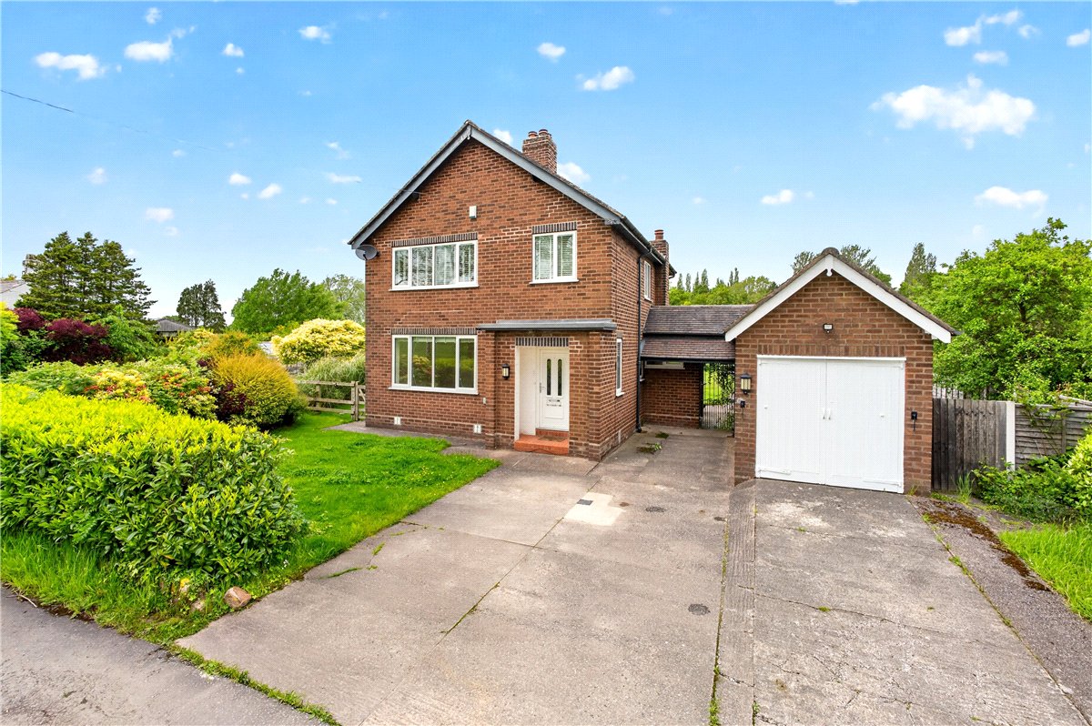 3 bedroom House, Robins Lane, Culcheth, WA3 - Available