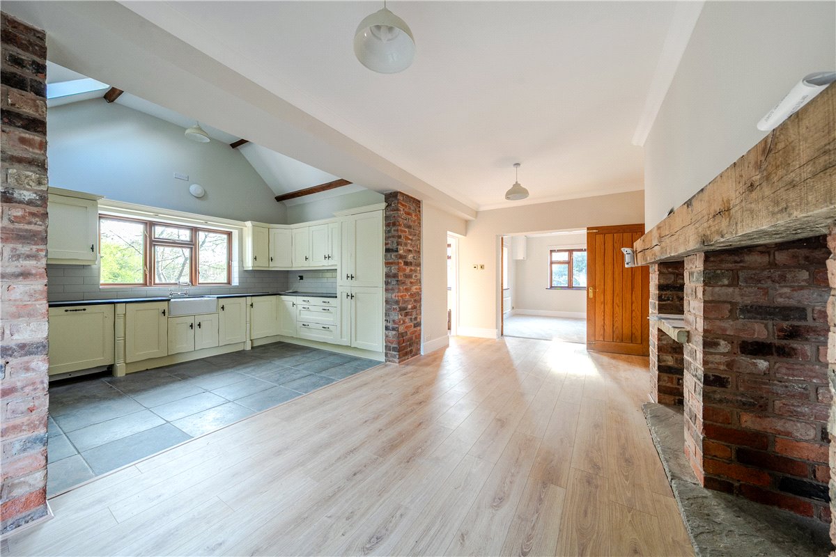 4 bedroom House, Cappers Lane, Lichfield, WS14 - Available