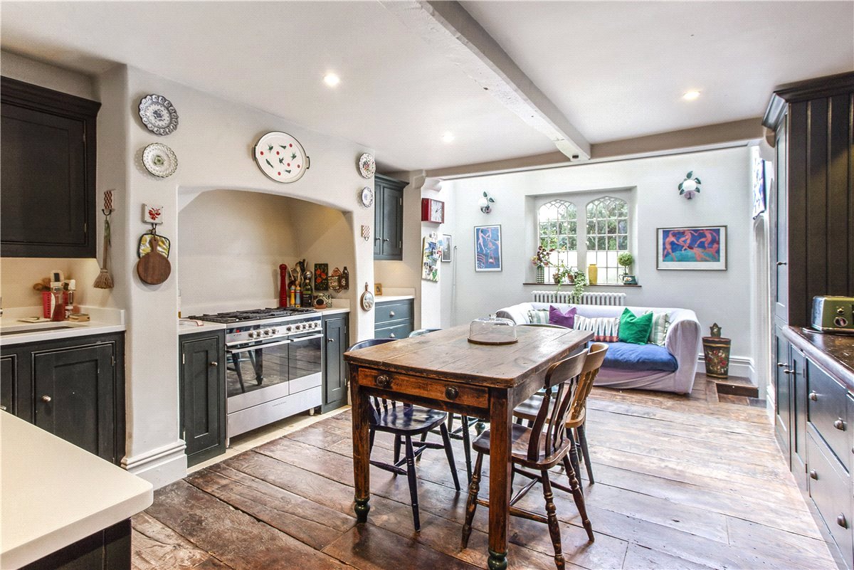 8 bedroom House, Castlefields, Calne, SN11 - Available, Image 1