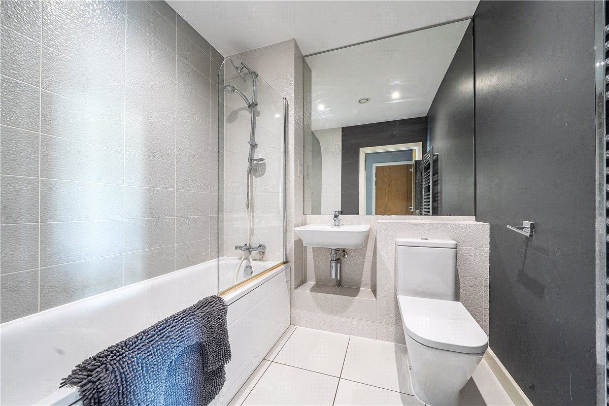2 bedroom Flat, Percy Terrace, Bath, BA2 - Available, Image 1