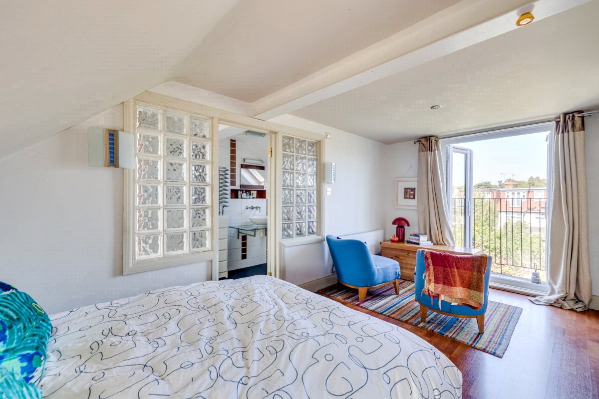 4 bedroom House, Kingsway, London, SW14 - Available, Image 15