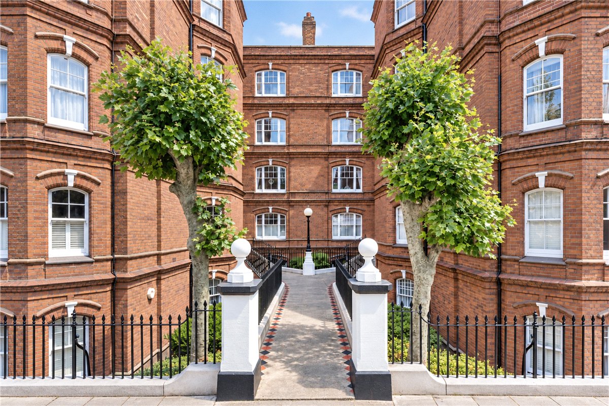1 bedroom Flat, Queen's Club Gardens, London, W14 - Available, Image 4
