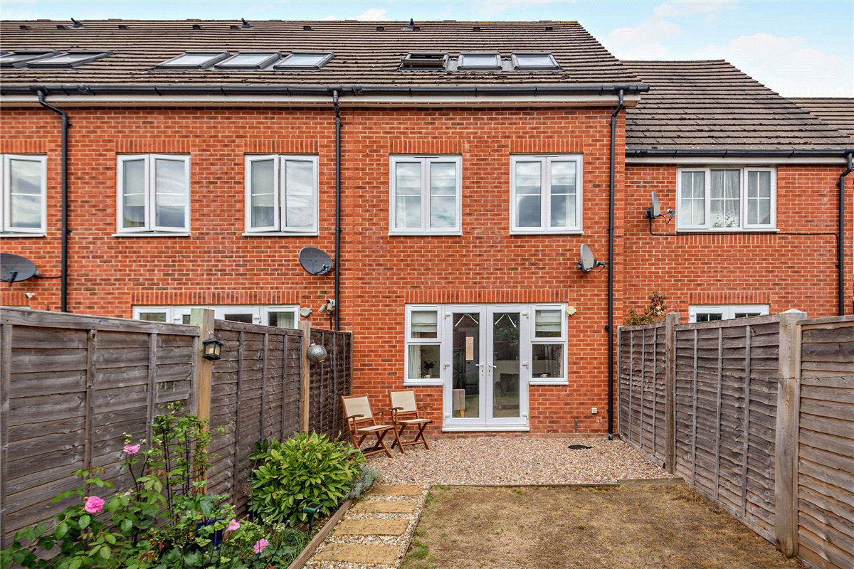 3 bedroom House, Urquhart Road, Thatcham, RG19 - Available, Image 17