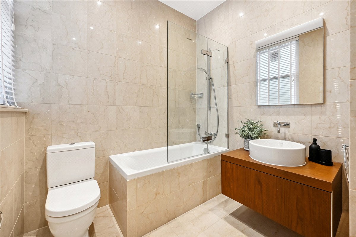 4 bedroom Flat, Gloucester Road, South Kensington, SW7 - Available, Image 1