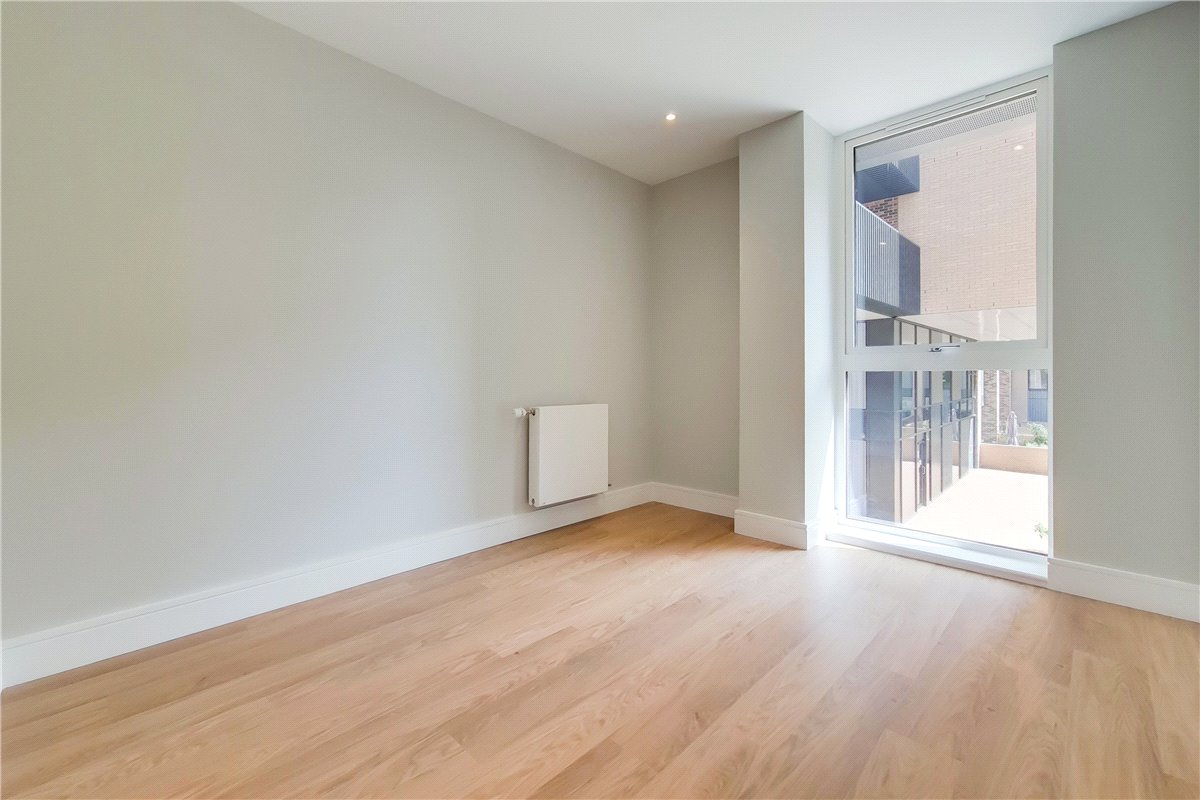 4 bedroom Maisonette, Greyhound Parade, London, SW17 - , Image 8