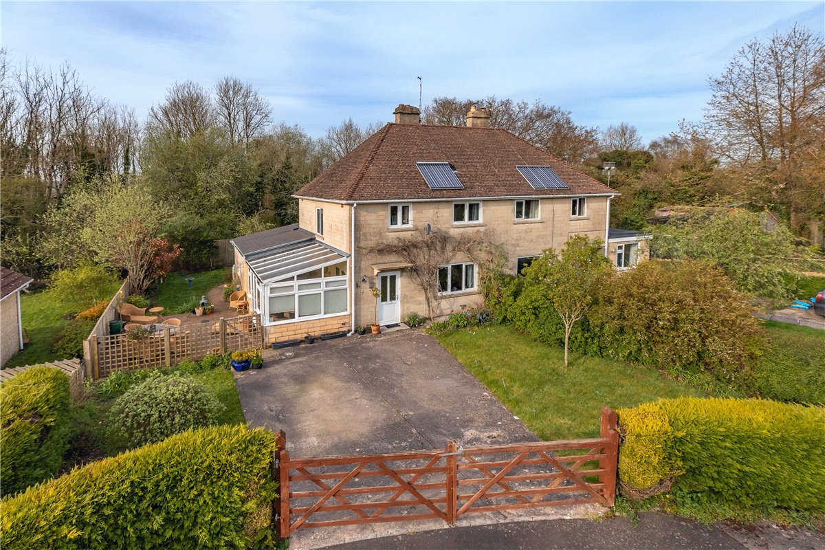 3 bedroom House, Farleigh Rise, Monkton Farleigh, BA15 - Sold