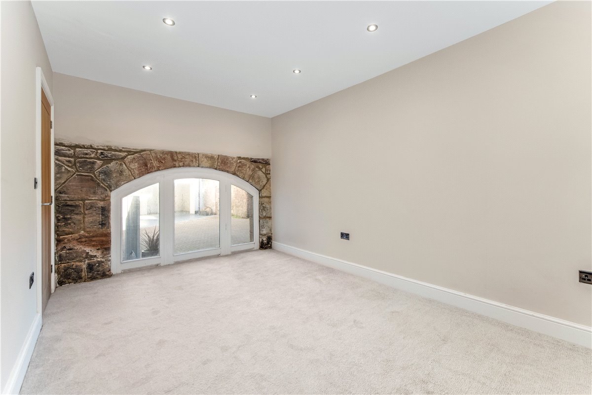 2 bedroom Flat, Farne House, 12 Crewe Street, NE68 - Available, Image 11