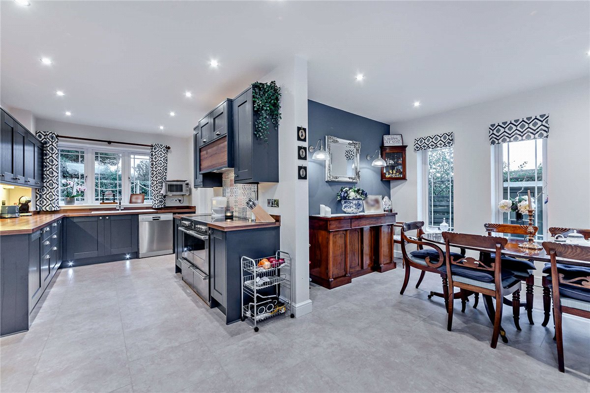 4 bedroom House, Hatch Close, Chapel Row, RG7 - Sold